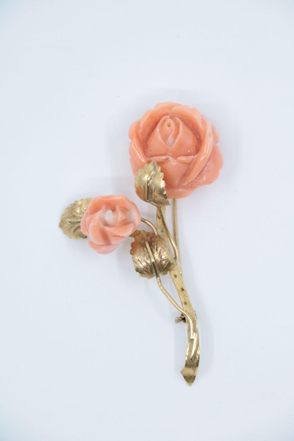 Vintage 18K Gold Coral Flower Brooch