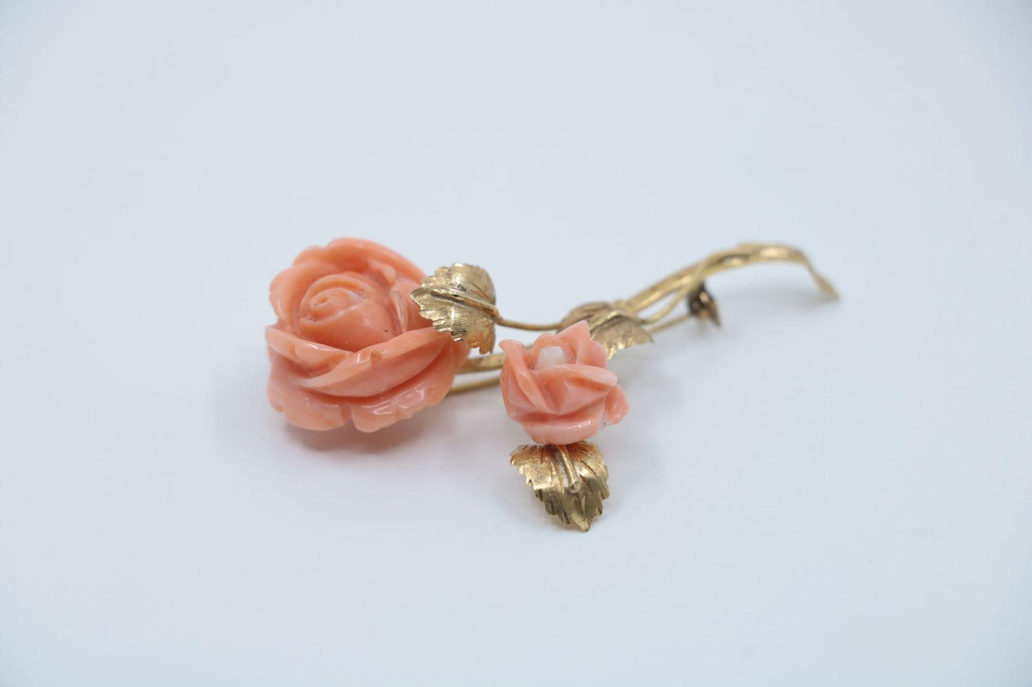 Vintage 18K Gold Coral Flower Brooch