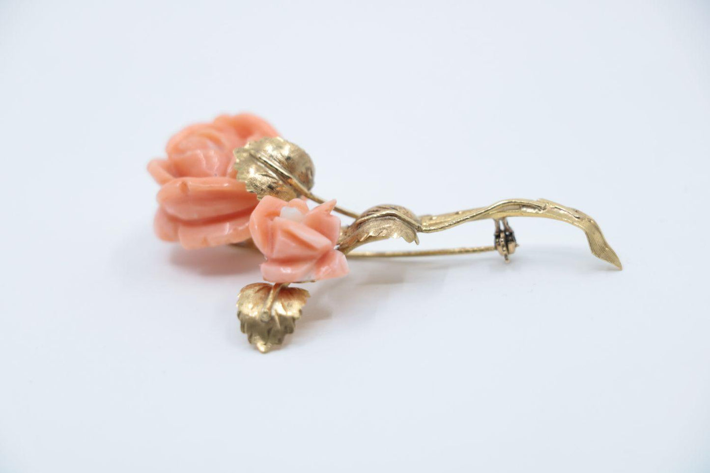 Vintage 18K Gold Coral Flower Brooch