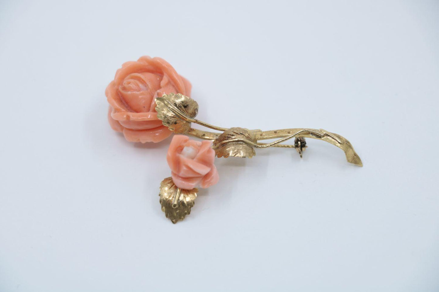 Vintage 18K Gold Coral Flower Brooch
