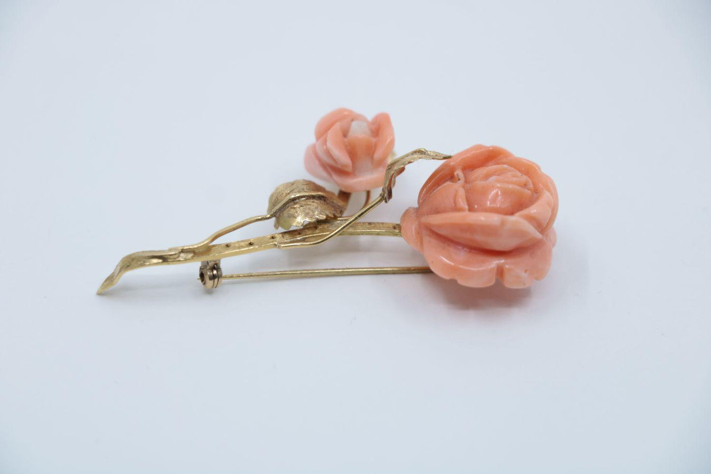 Vintage 18K Gold Coral Flower Brooch