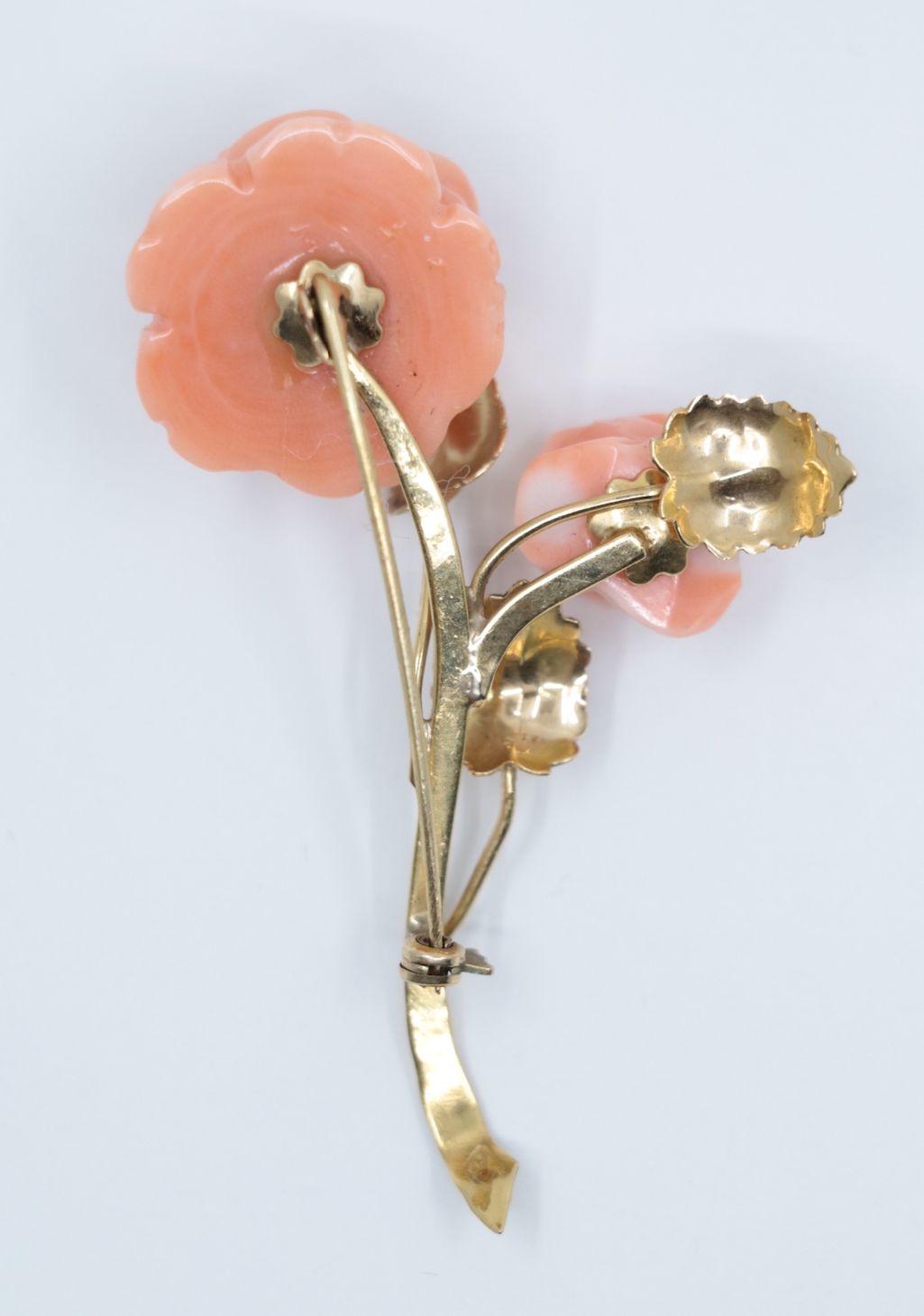 Vintage 18K Gold Coral Flower Brooch