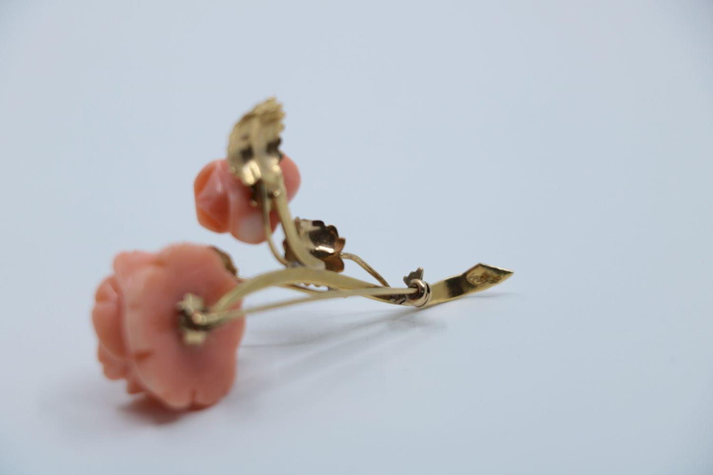 Vintage 18K Gold Coral Flower Brooch