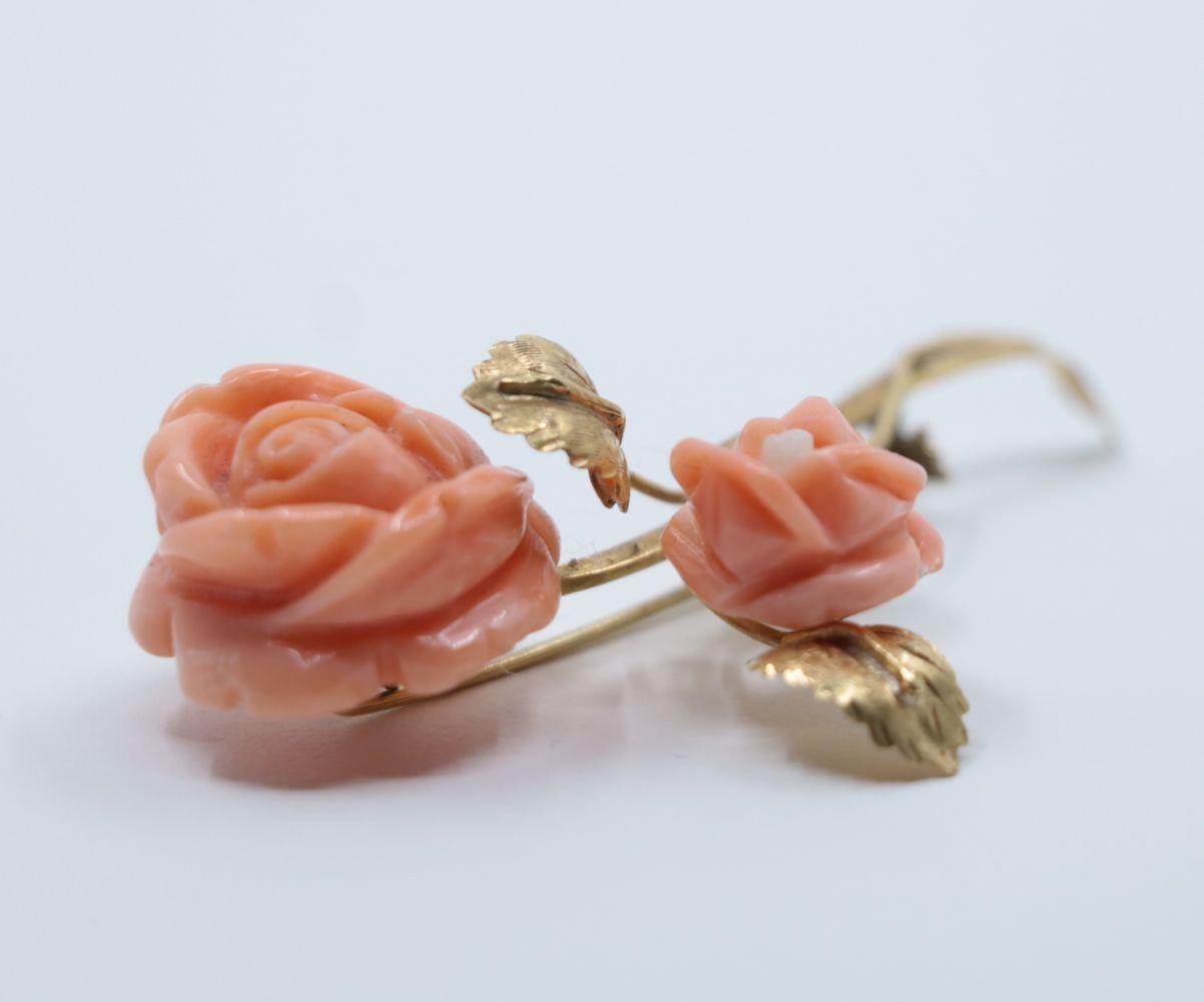 Vintage 18K Gold Coral Flower Brooch