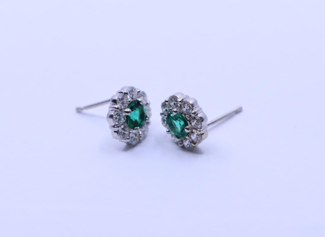 18K White Gold Emerald Diamonds Stud Earring
