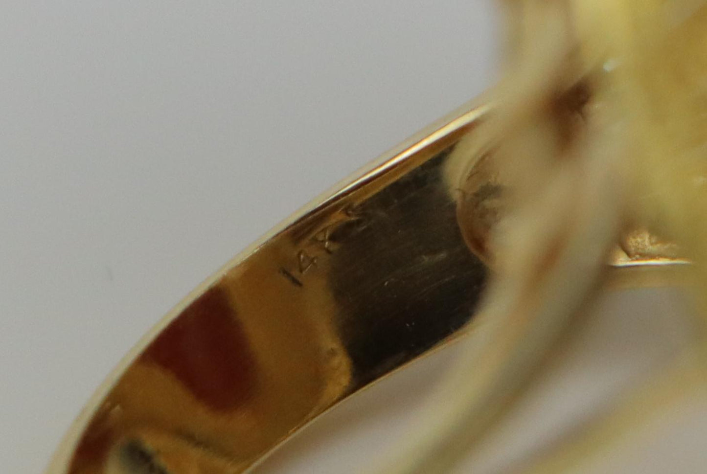 Large Vintage 14K Gold Red Coral Cabochon Ring