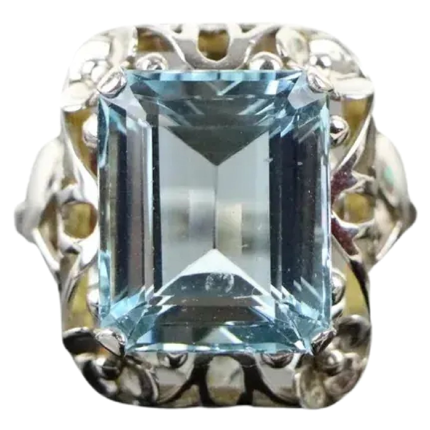 14K Gold Aquamarine Ring