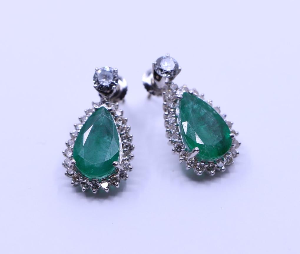 14K White Gold Emerald Diamonds Earring