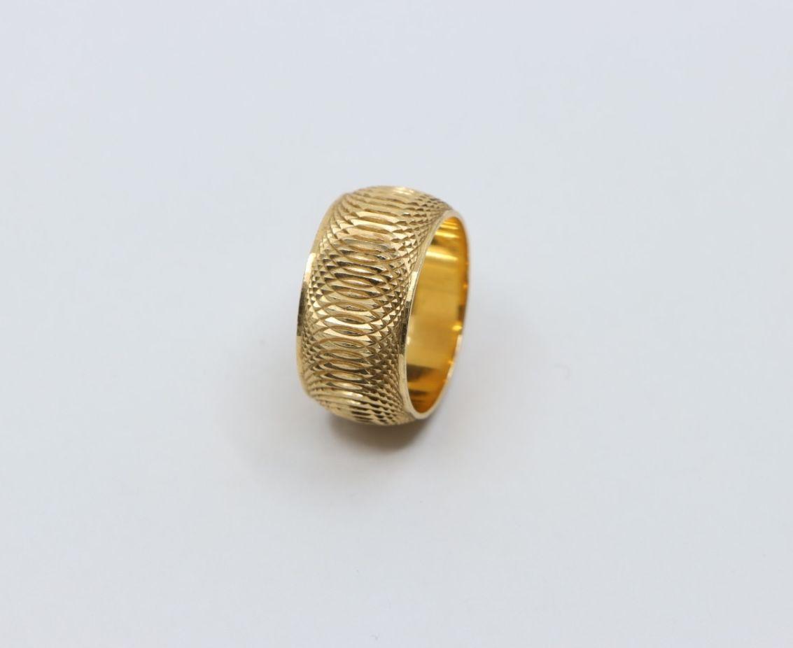 14K Gold Spiral Design Band Ring