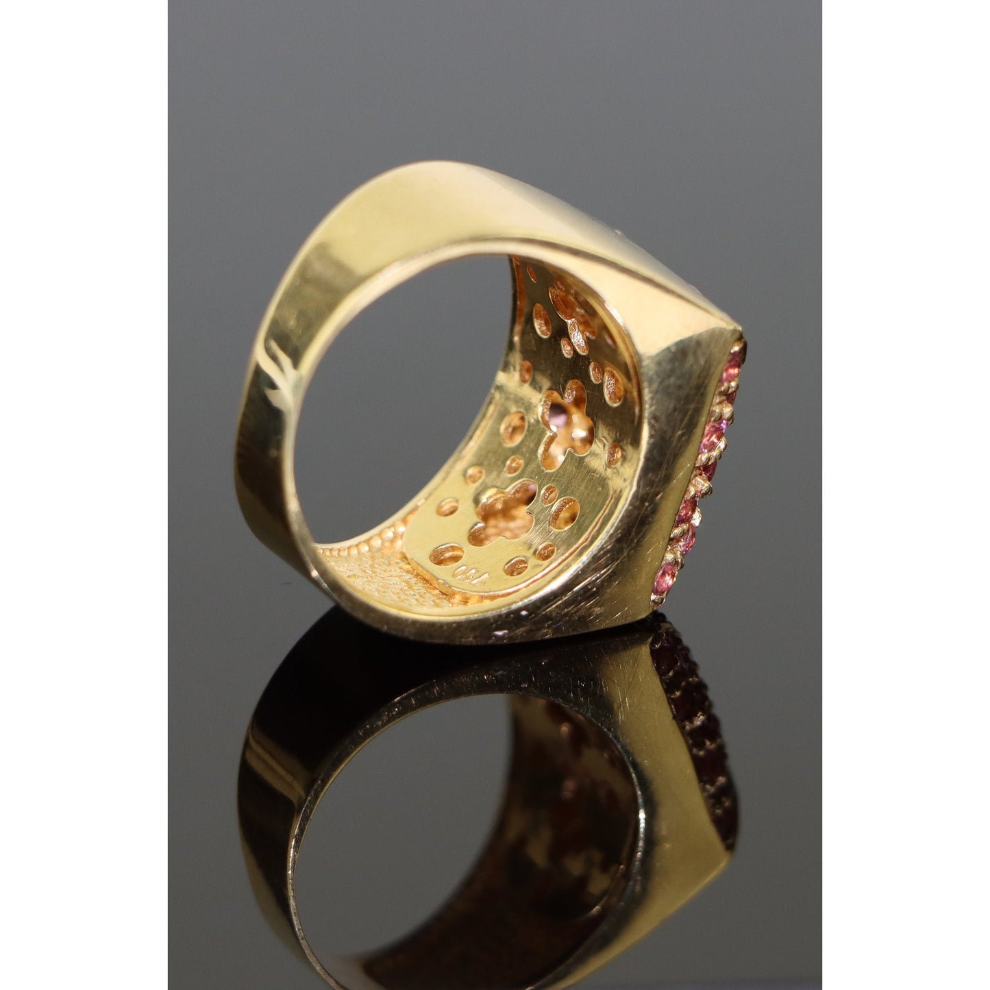 18K Gold Pink Sapphire Ring