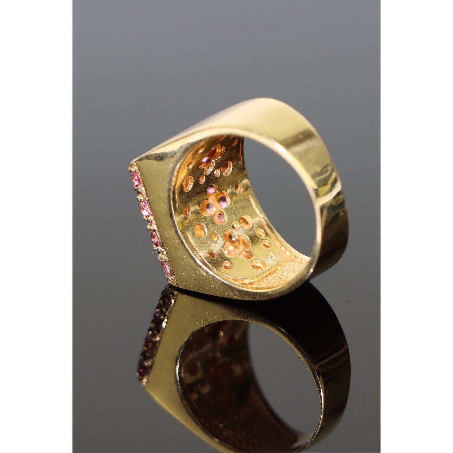 18K Gold Pink Sapphire Ring