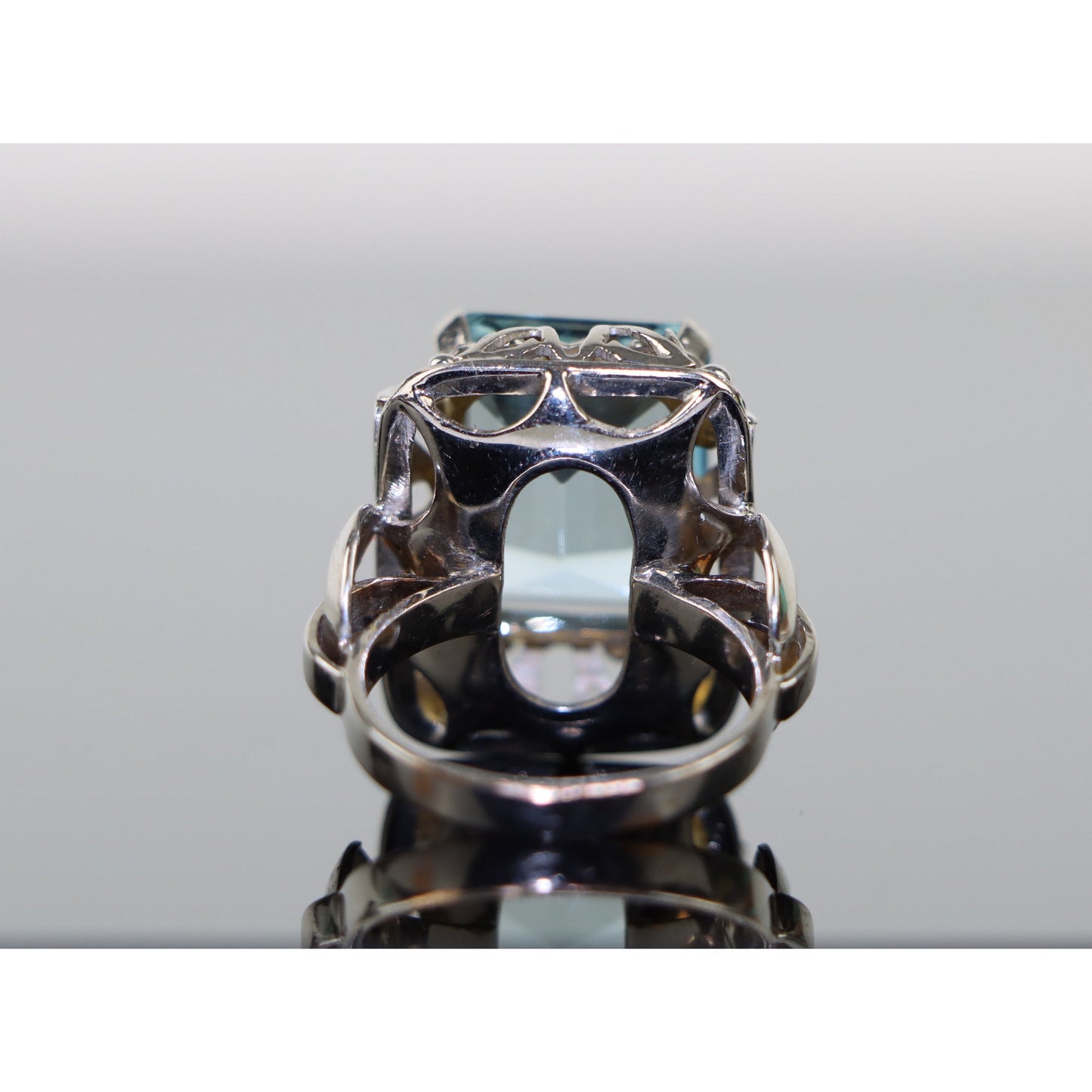 14K Gold Aquamarine Ring