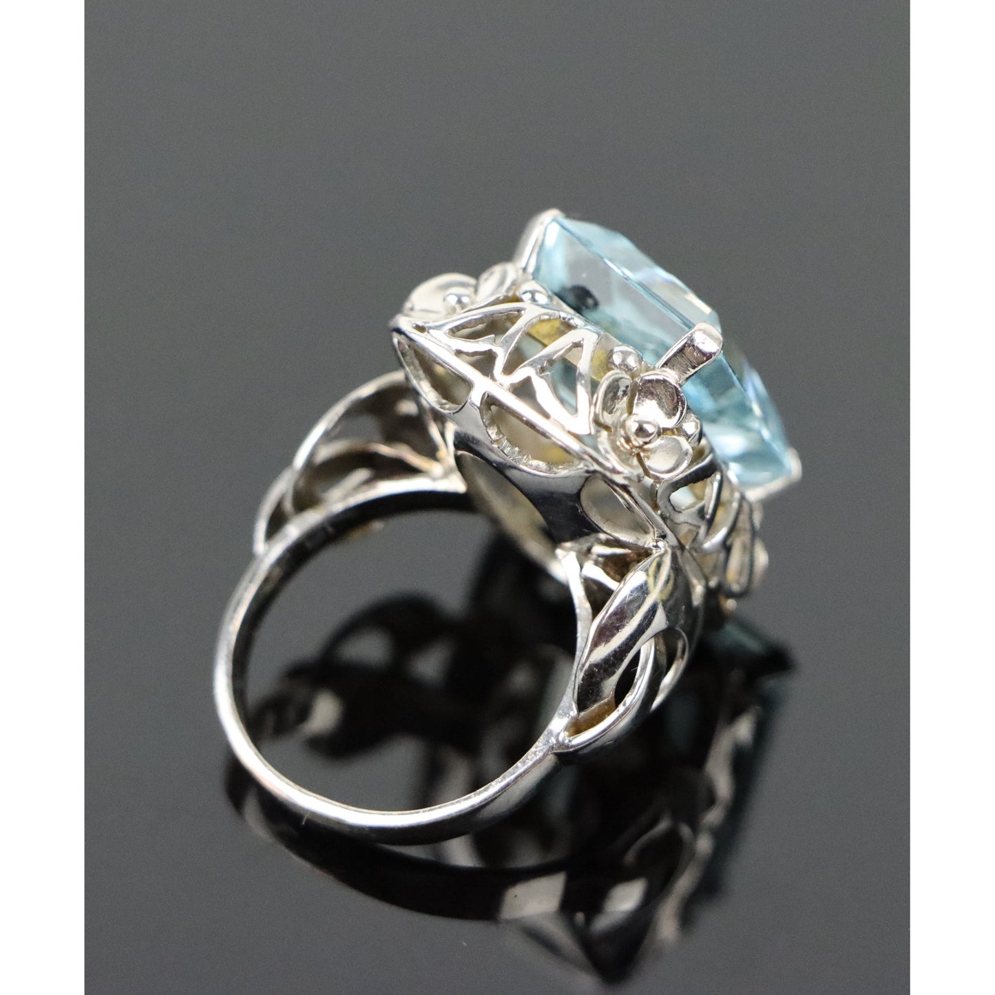14K Gold Aquamarine Ring