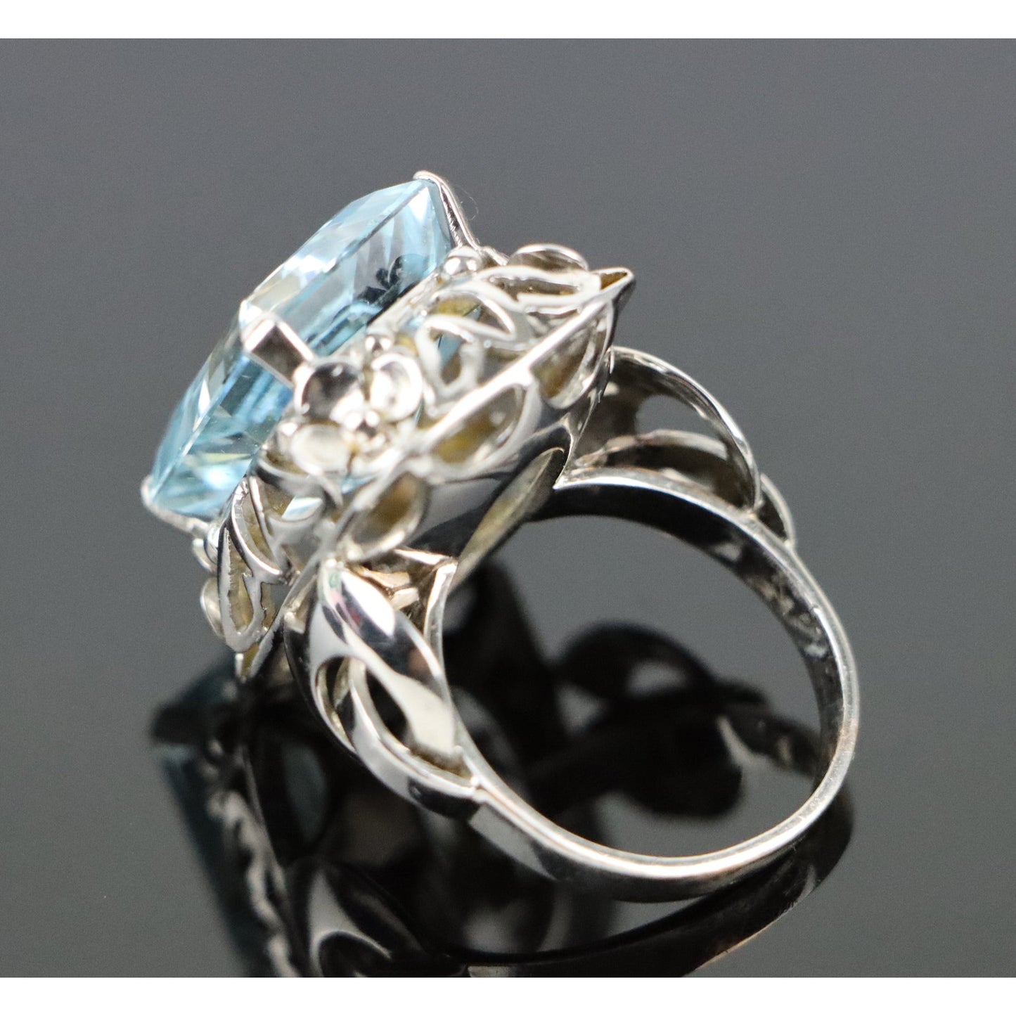 14K Gold Aquamarine Ring