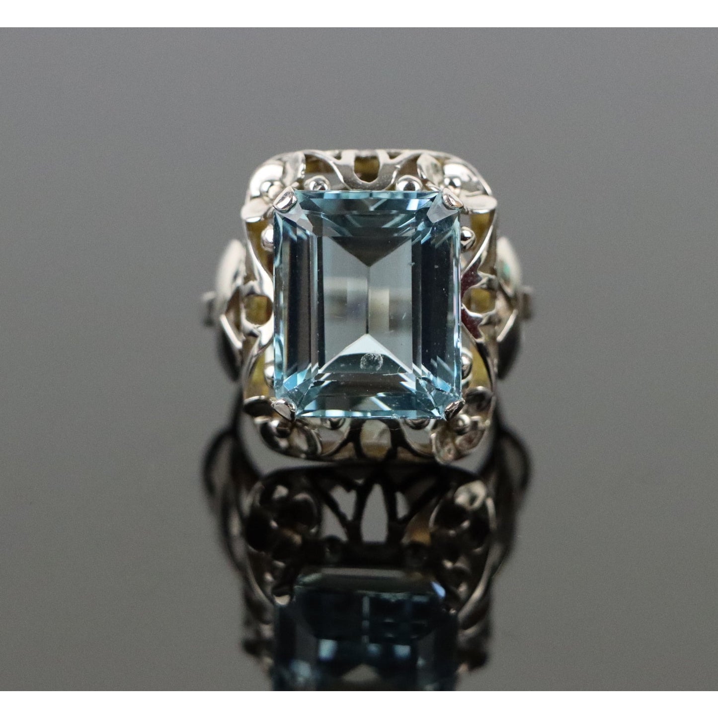 14K Gold Aquamarine Ring
