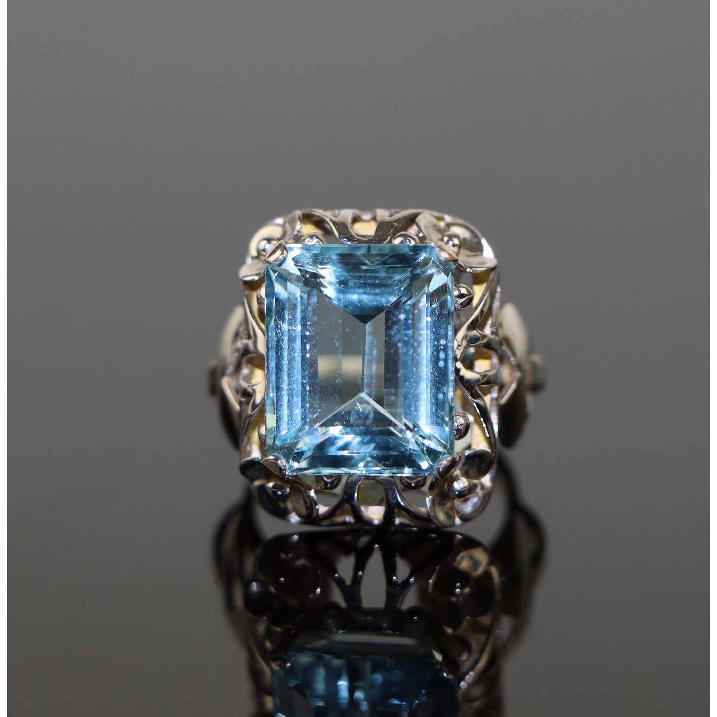 14K Gold Aquamarine Ring