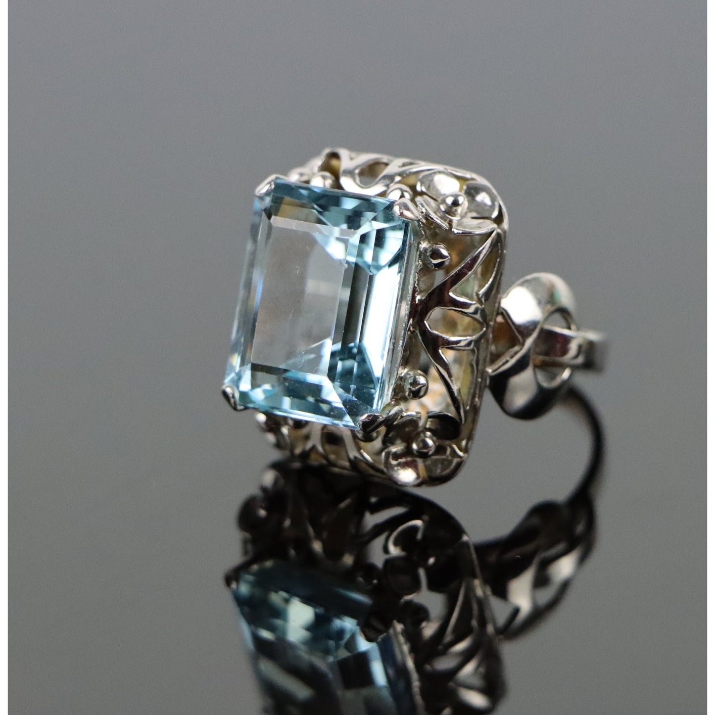 14K Gold Aquamarine Ring