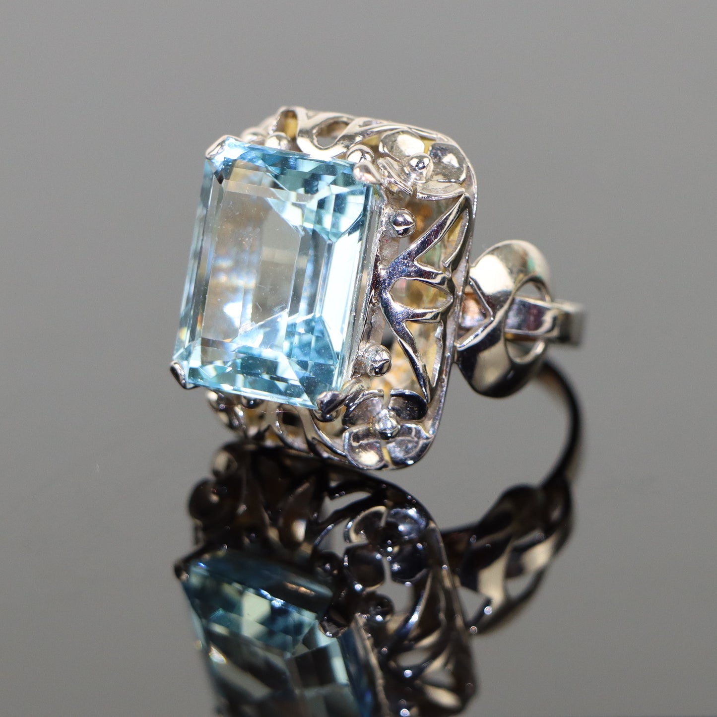 14K Gold Aquamarine Ring