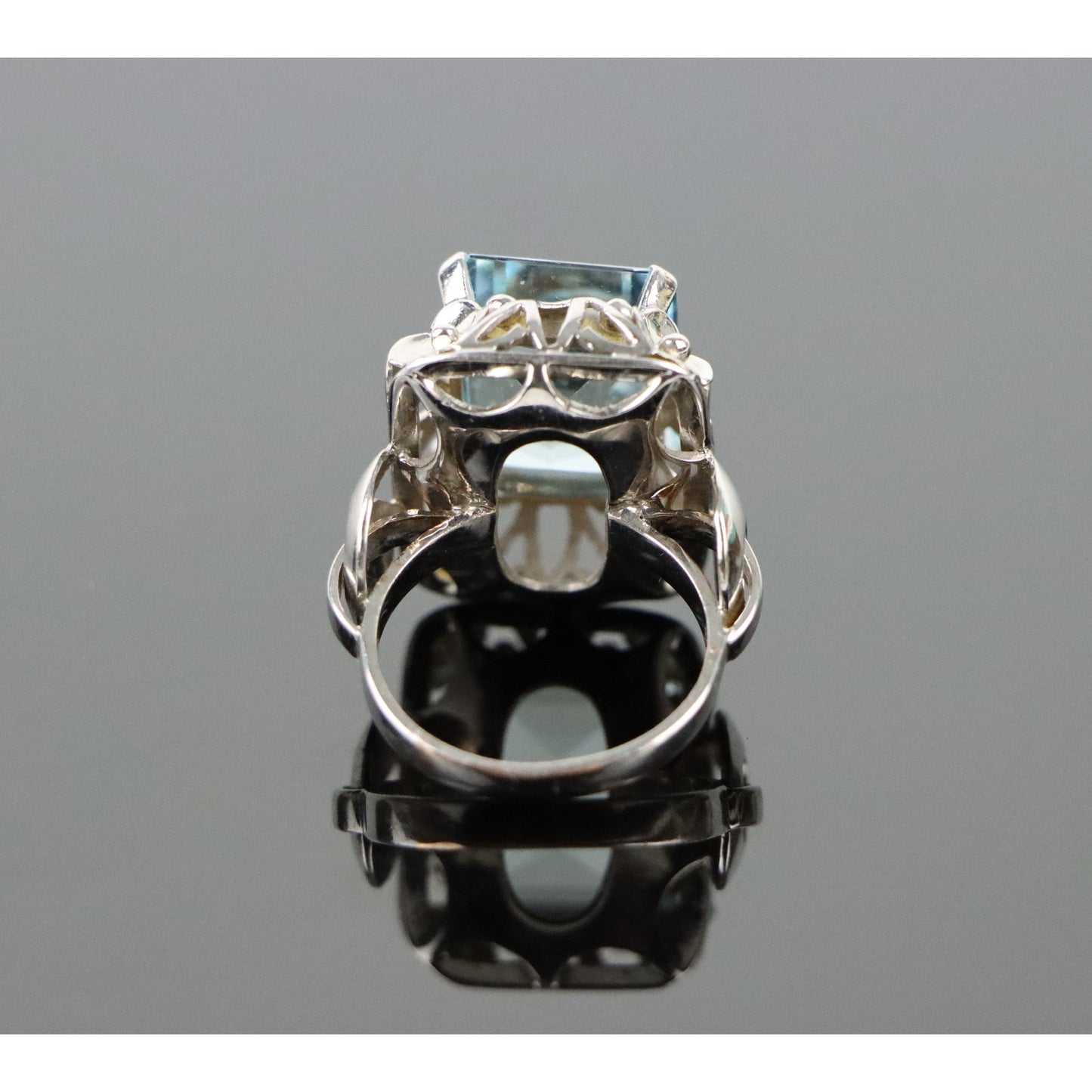 14K Gold Aquamarine Ring