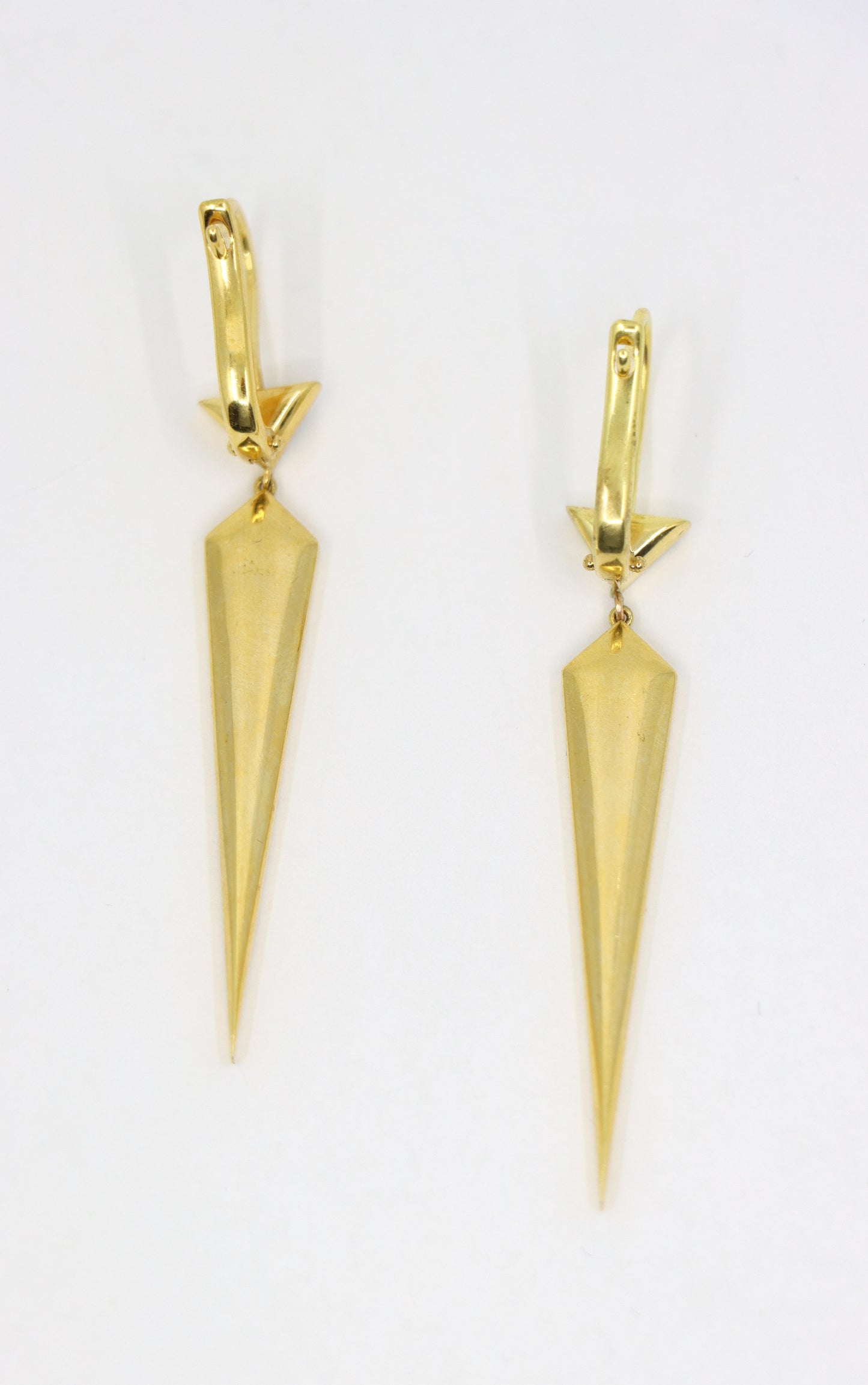 Vintage 18K Gold Sapphire Earring