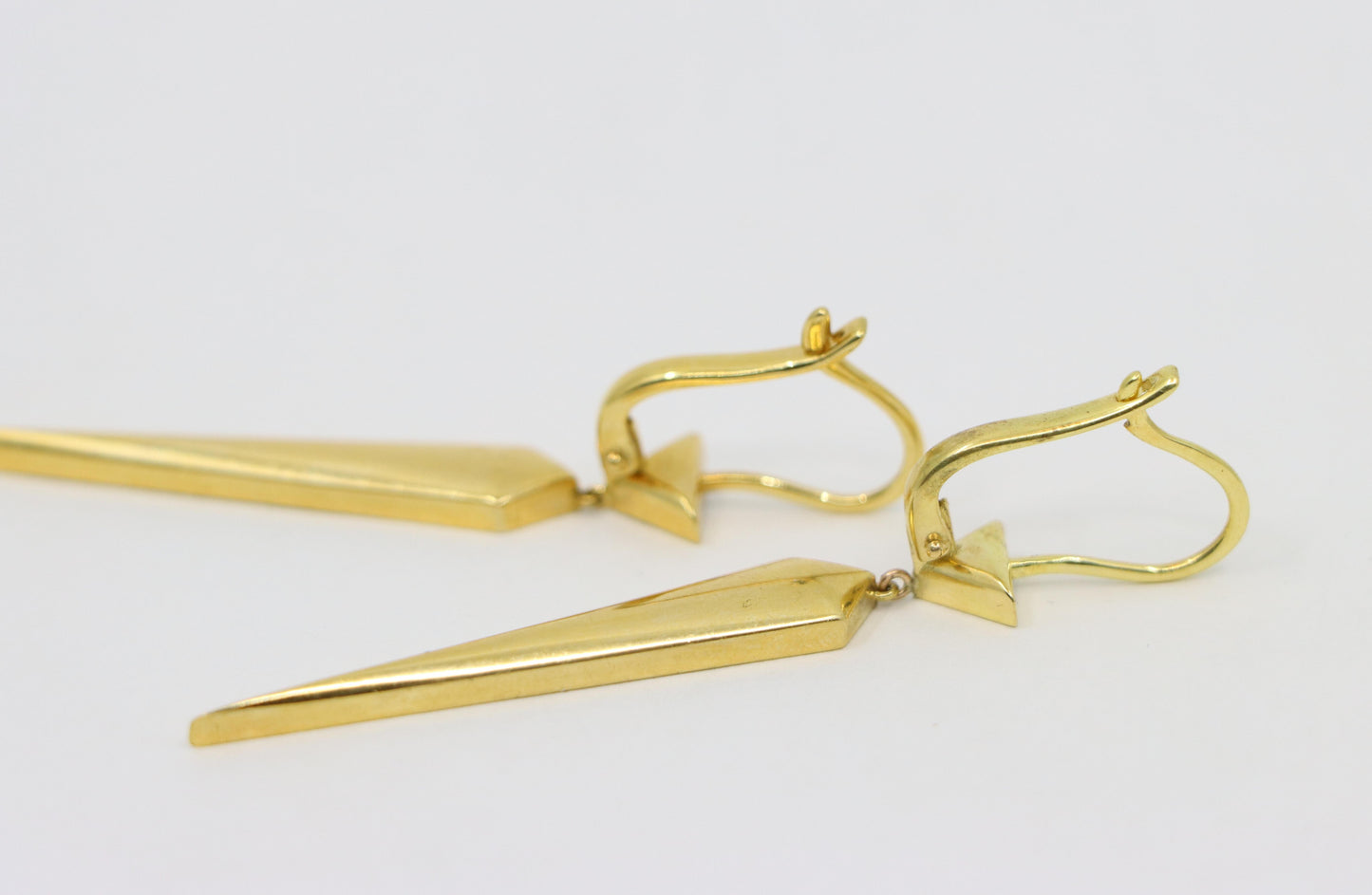 Vintage 18K Gold Sapphire Earring