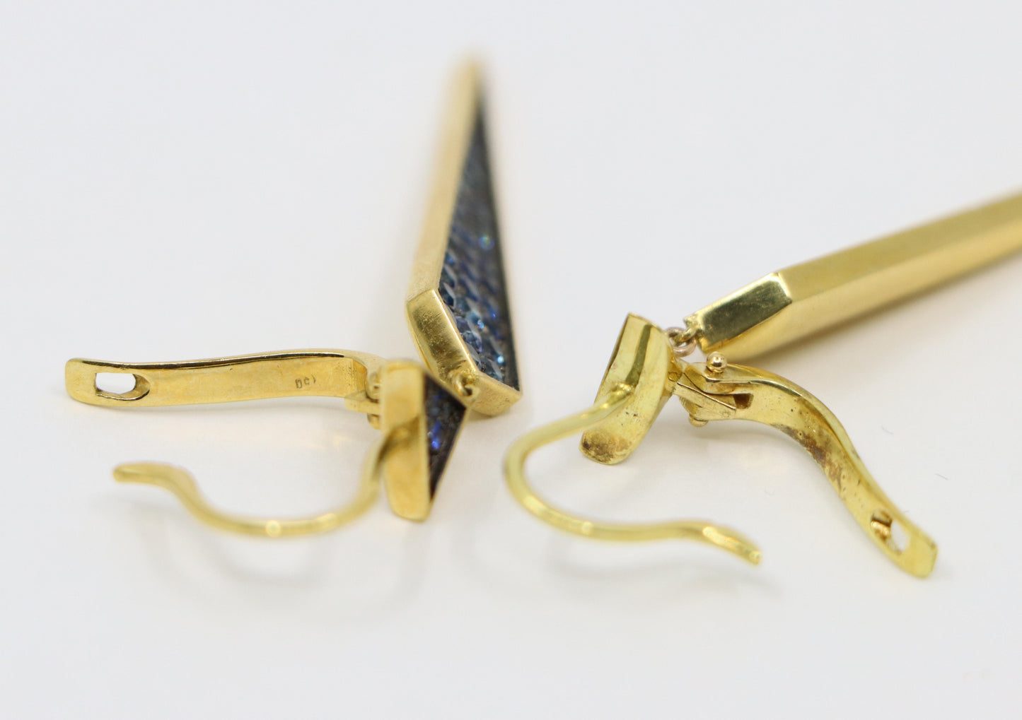 Vintage 18K Gold Sapphire Earring