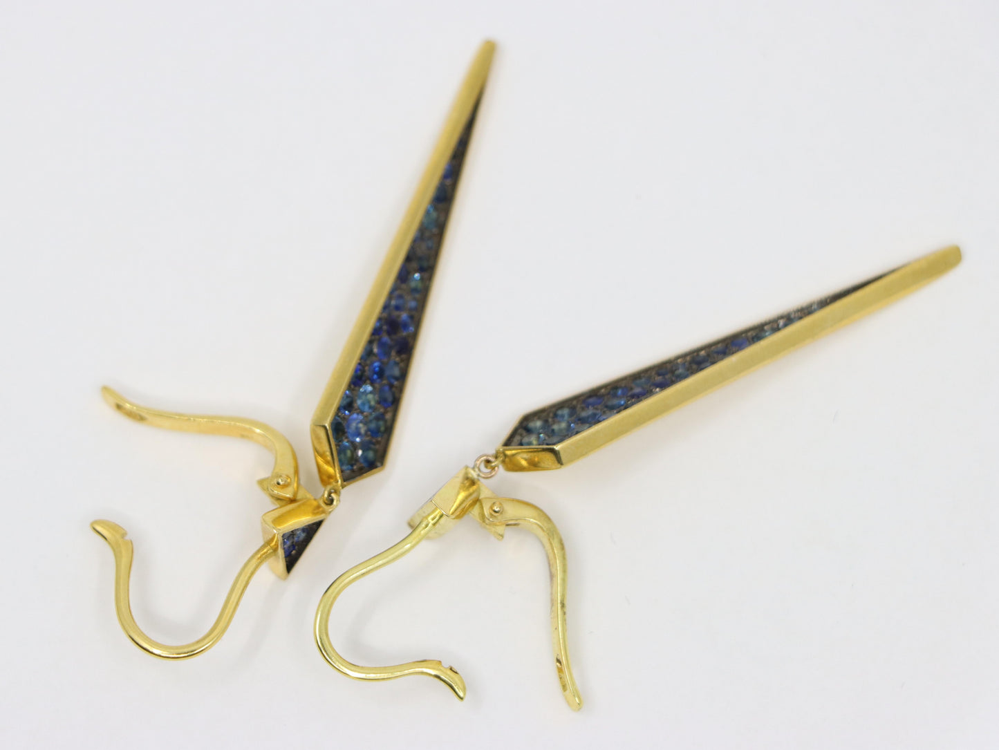 Vintage 18K Gold Sapphire Earring