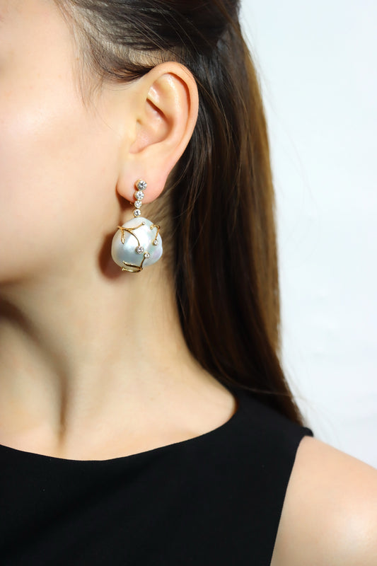 Harry Winston 18K Gold Large Baroque Pearl Diamond Earrings