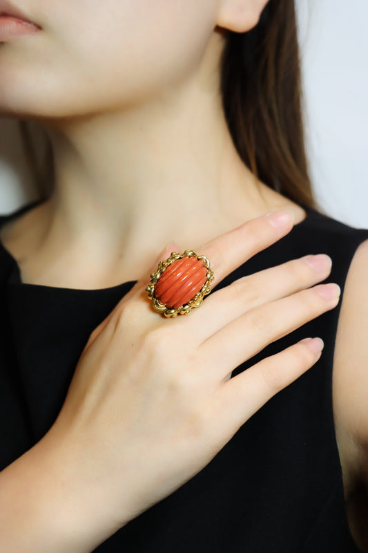 Vintage 18K Gold Large Coral Ring