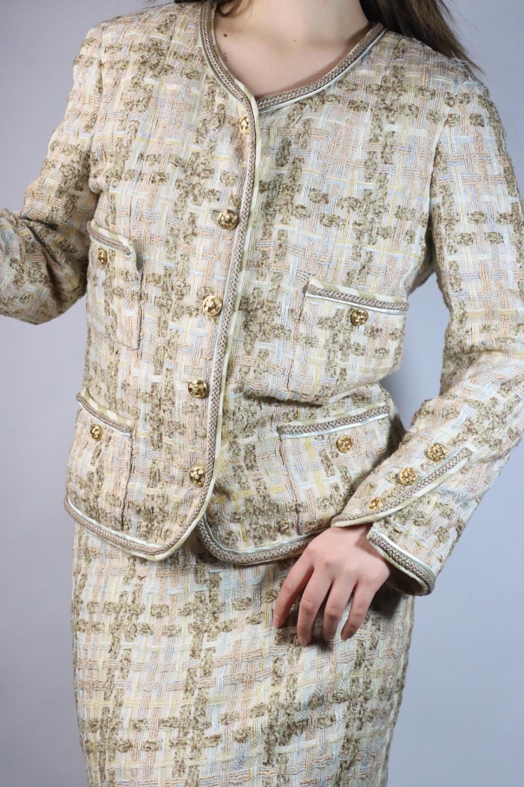 Vintage Chanel 1984 Classic Collarless Tweed Jacket Suit