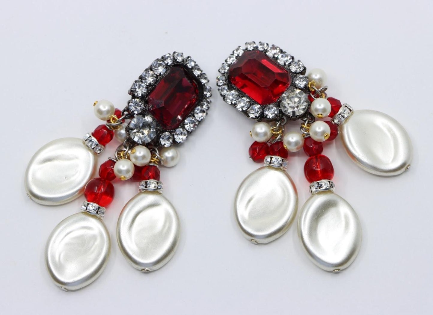 A Set Of Lawrence Vrba Red Rhinestone Faux Baroque Pearl Necklace Earrings