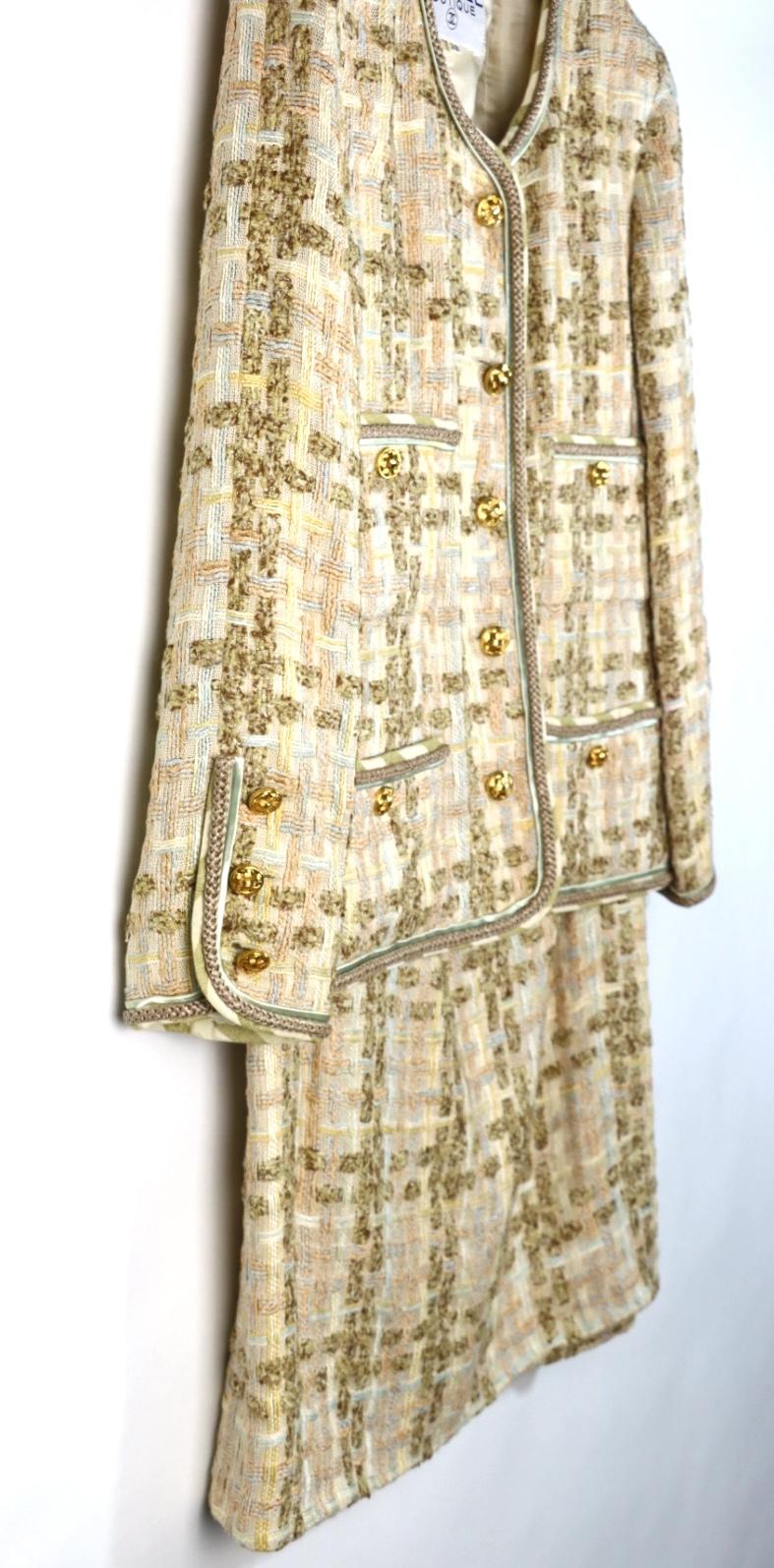 Vintage Chanel 1984 Classic Collarless Tweed Jacket Suit