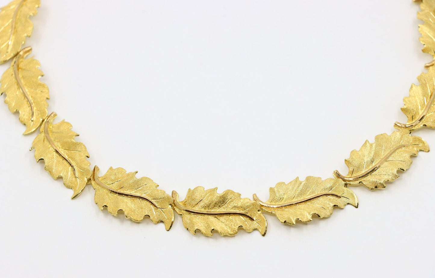 Buccellati 18K Gold Leaf Motif Necklace