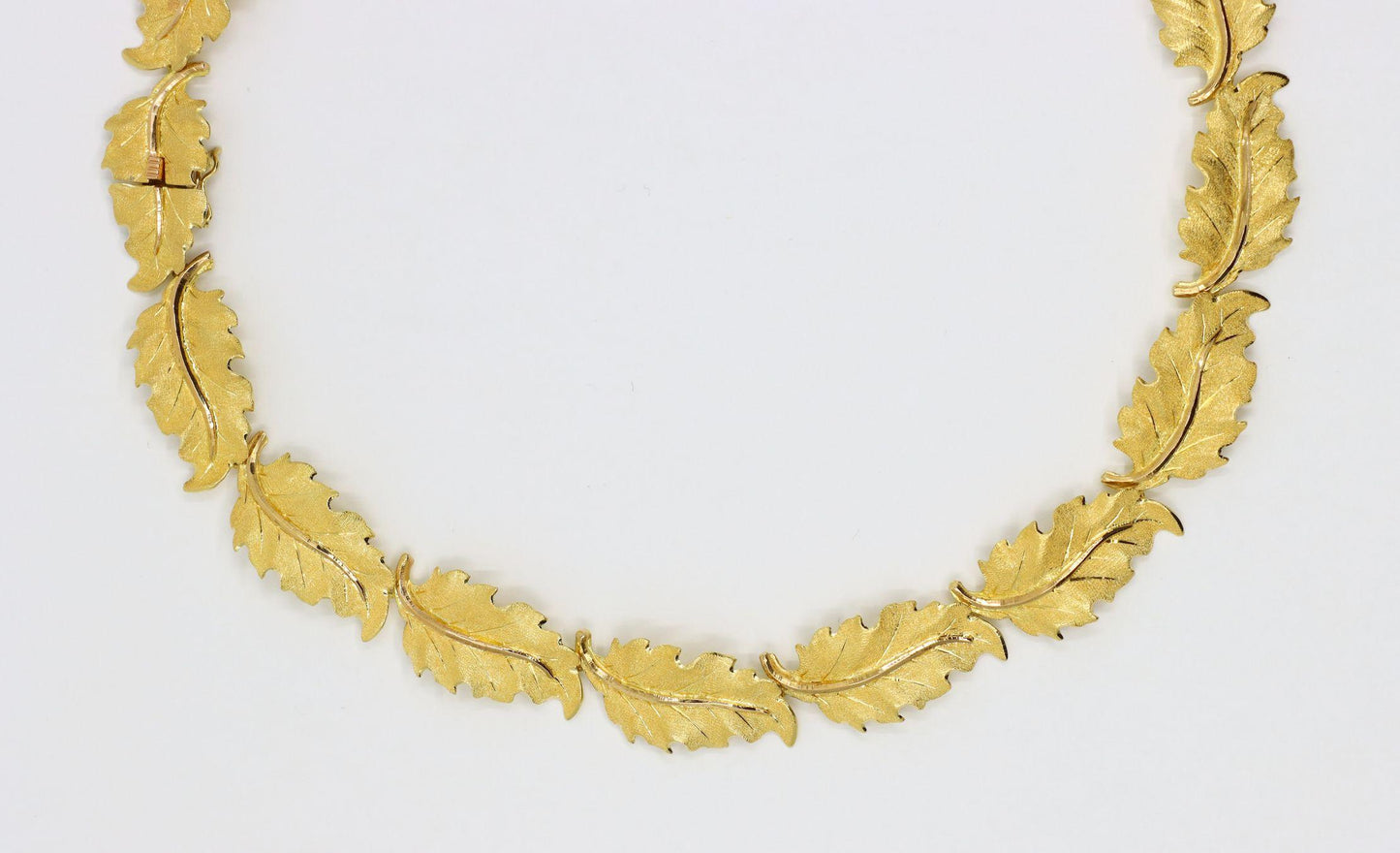 Buccellati 18K Gold Leaf Motif Necklace