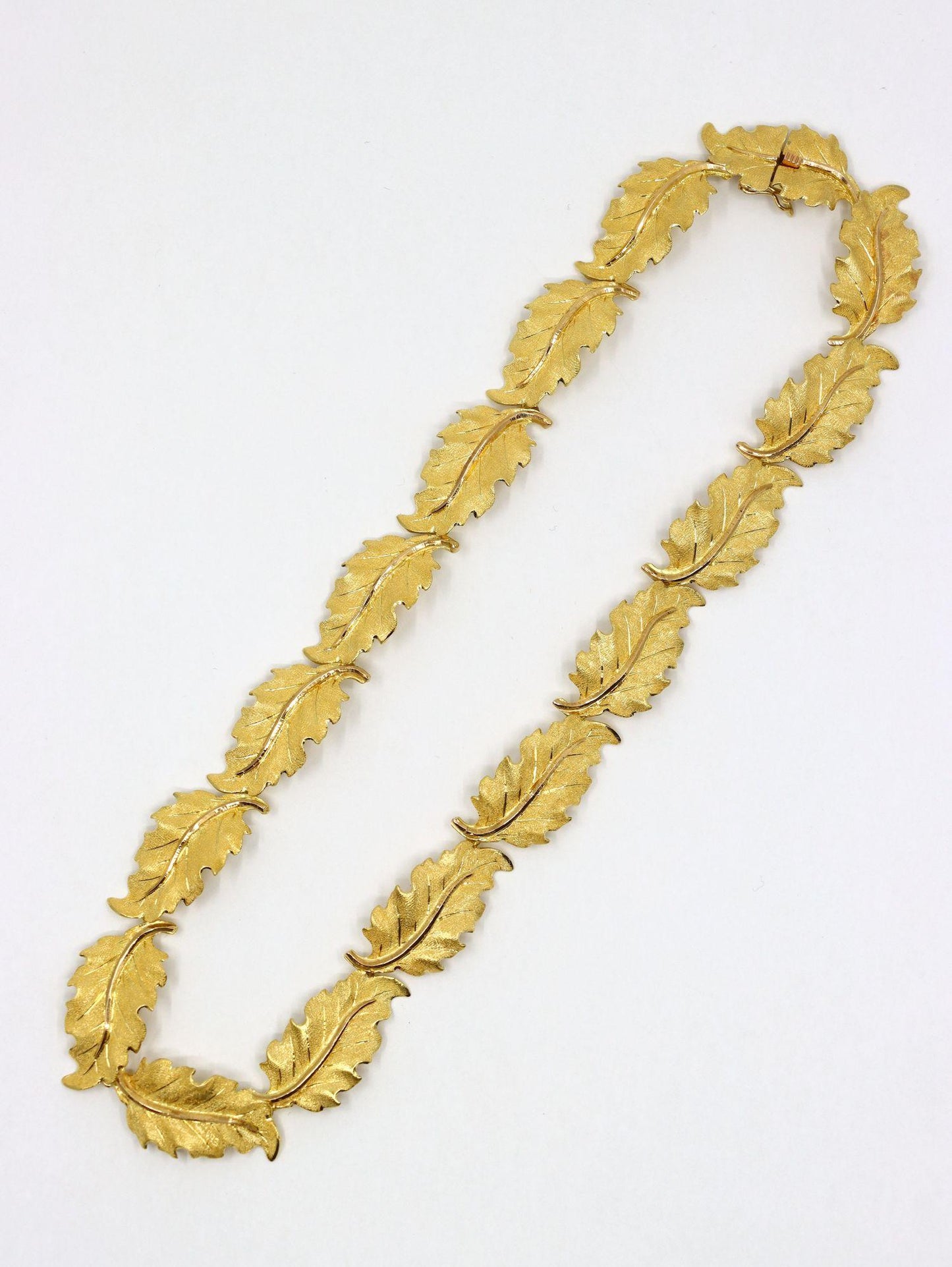 Buccellati 18K Gold Leaf Motif Necklace