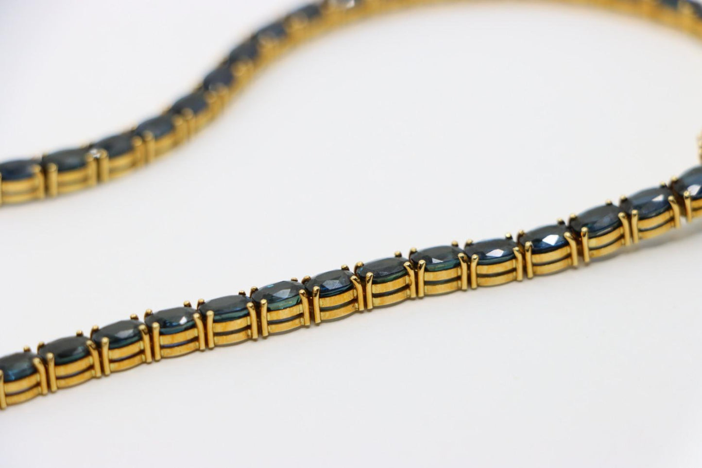 18K Gold Sapphire Diamonds Necklace
