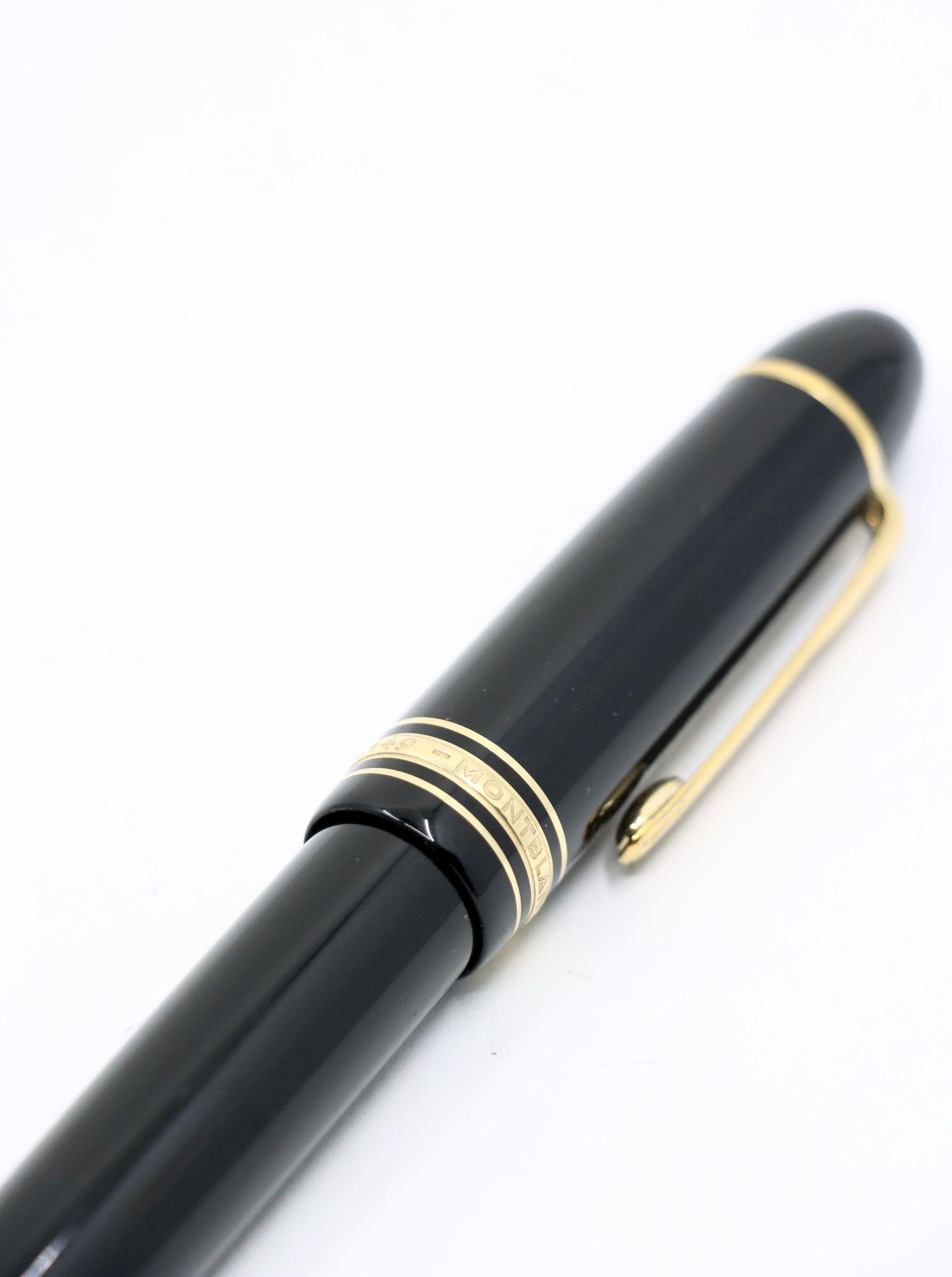 Montblanc Meisterstück Classique 14K Gold Trim Fountain Pen