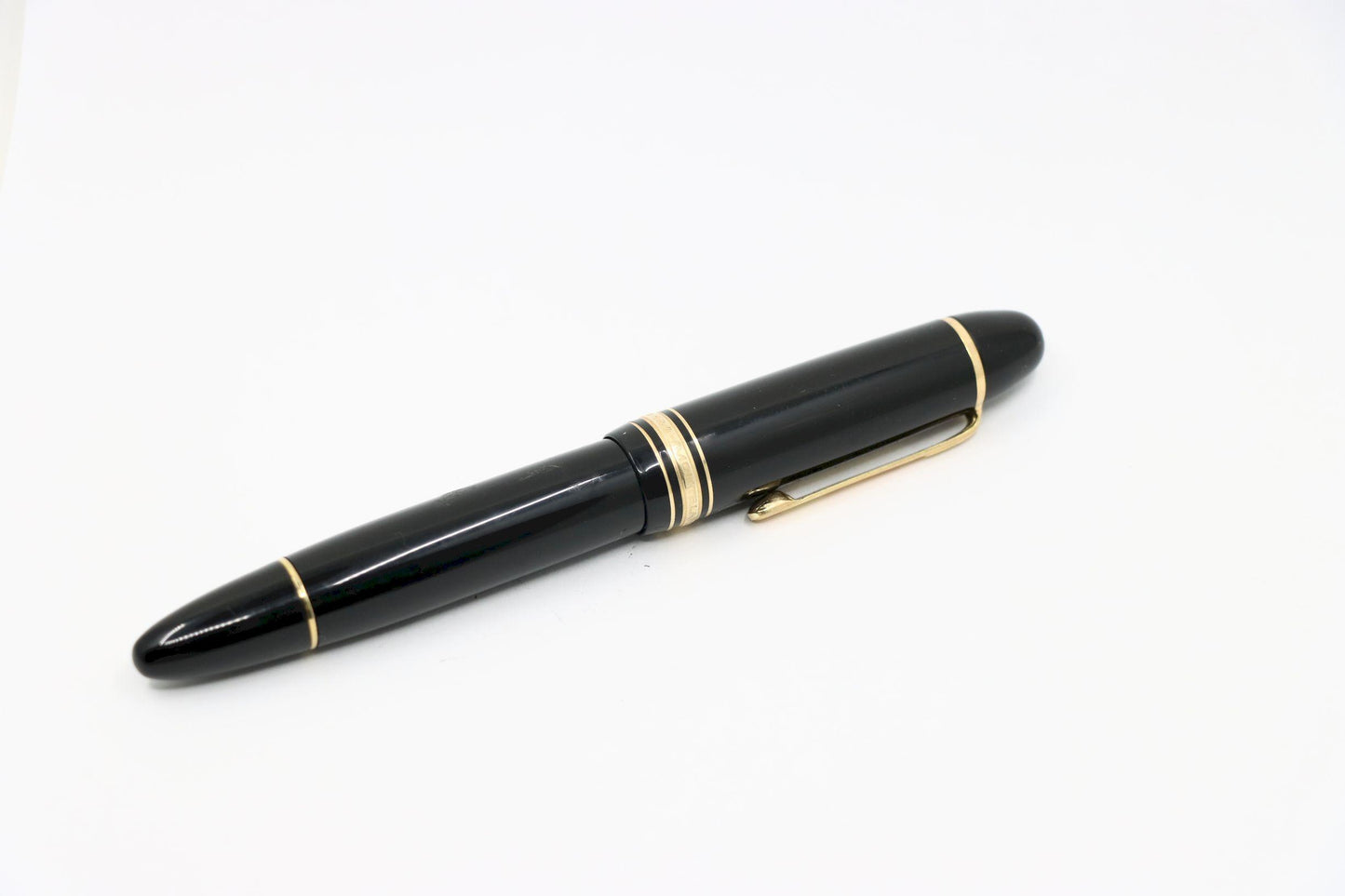 Montblanc Meisterstück Classique 18K Gold Trim Fountain Pen