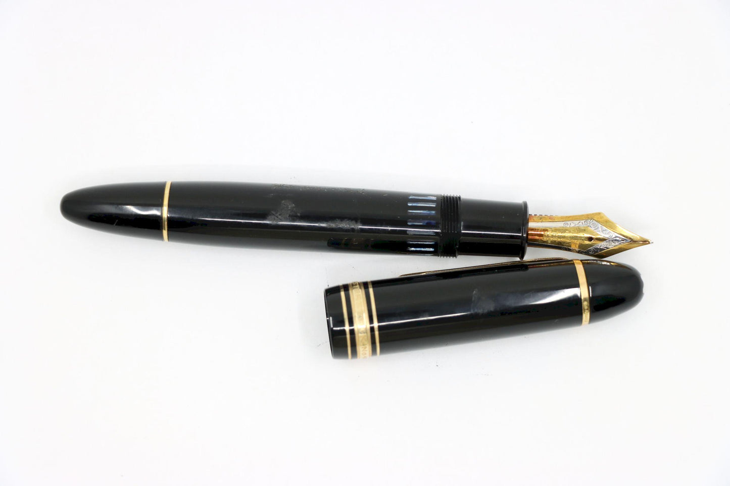 Montblanc Meisterstück Classique 18K Gold Trim Fountain Pen