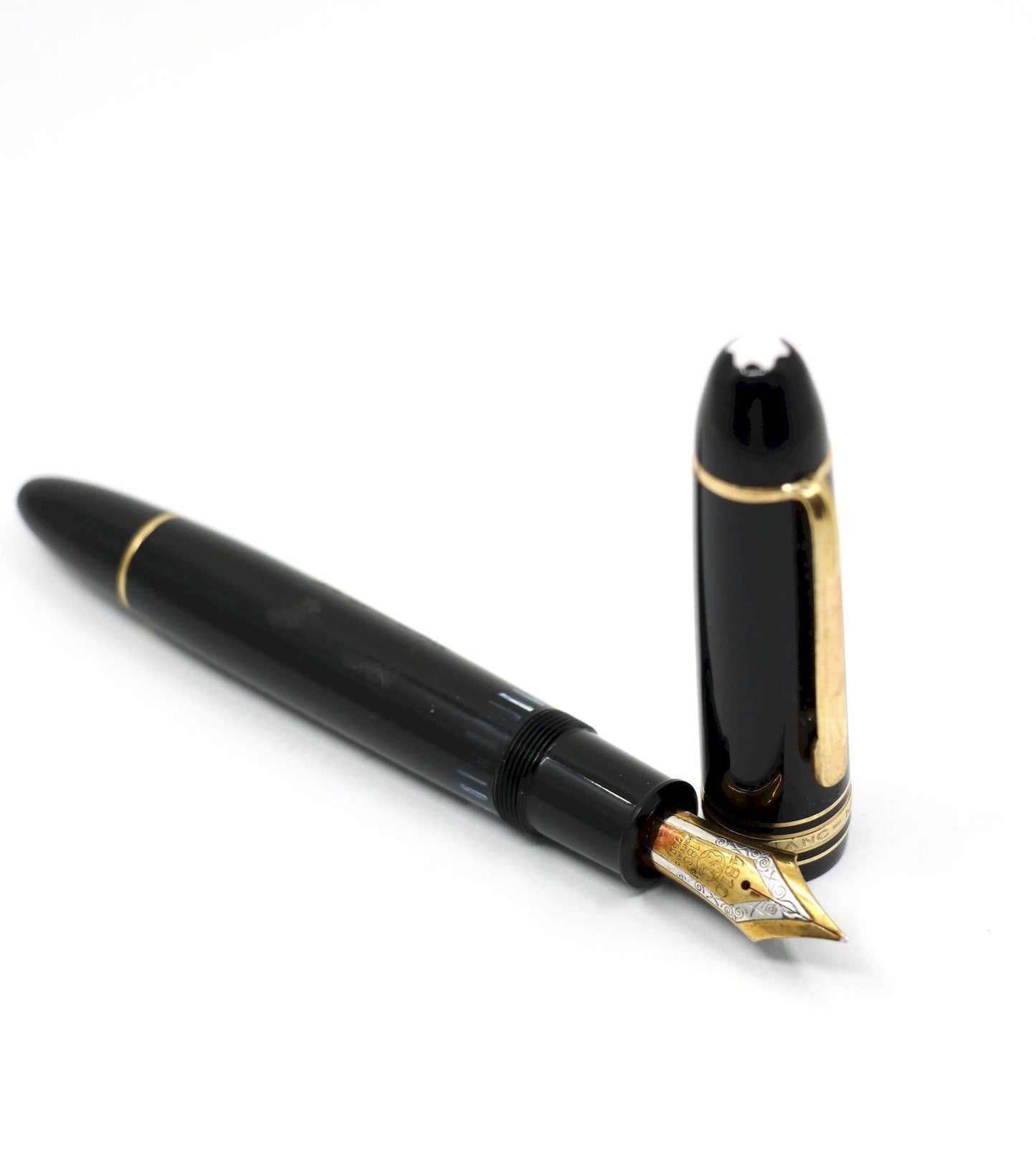 Montblanc Meisterstück Classique 18K Gold Trim Fountain Pen