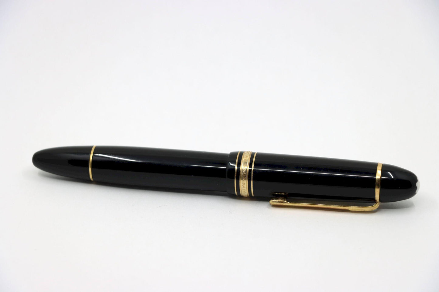 Montblanc Meisterstück Classique 18K Gold Trim Fountain Pen