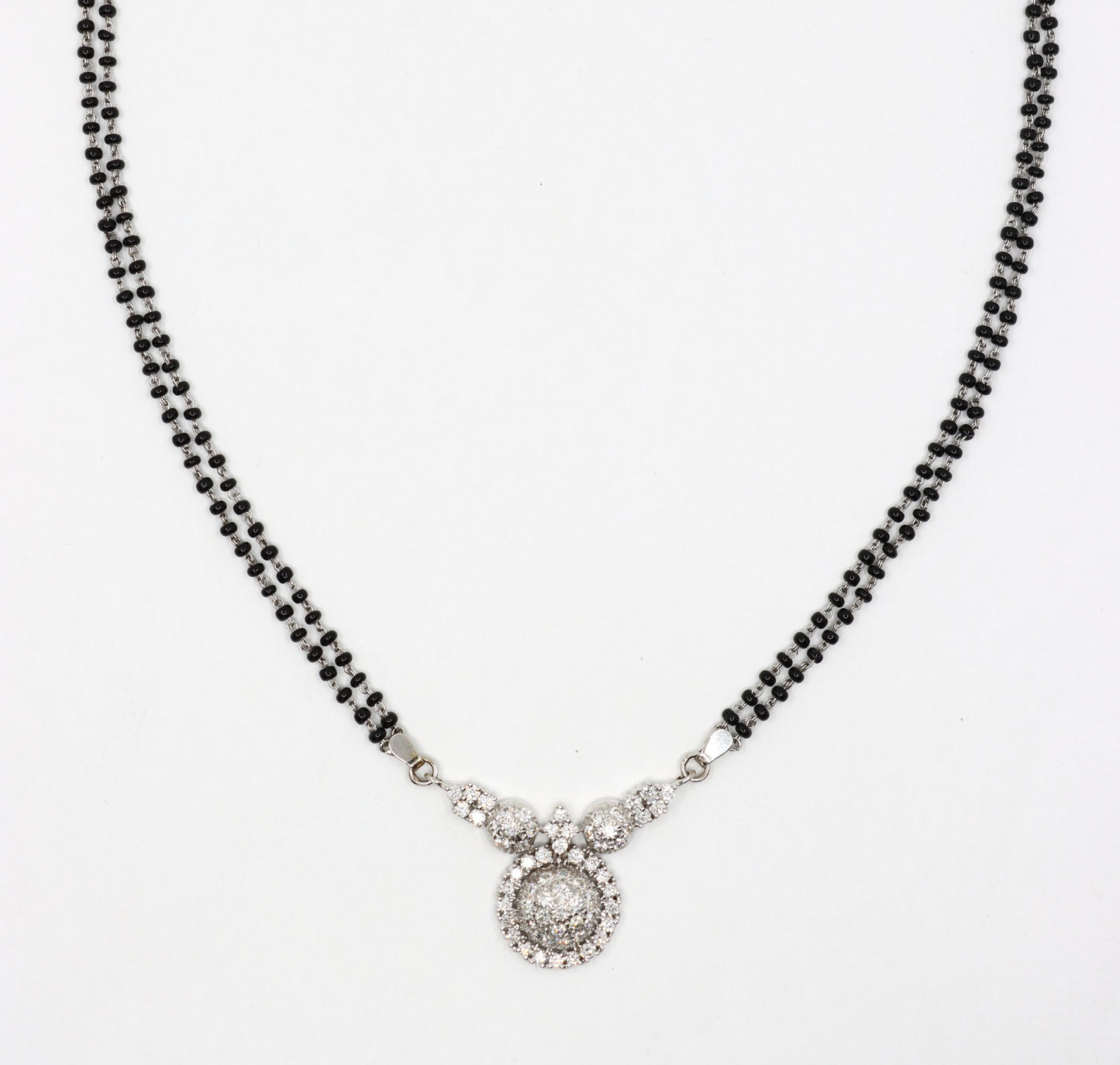 Vintage 18K White Gold Diamonds Onyx Beads Necklace