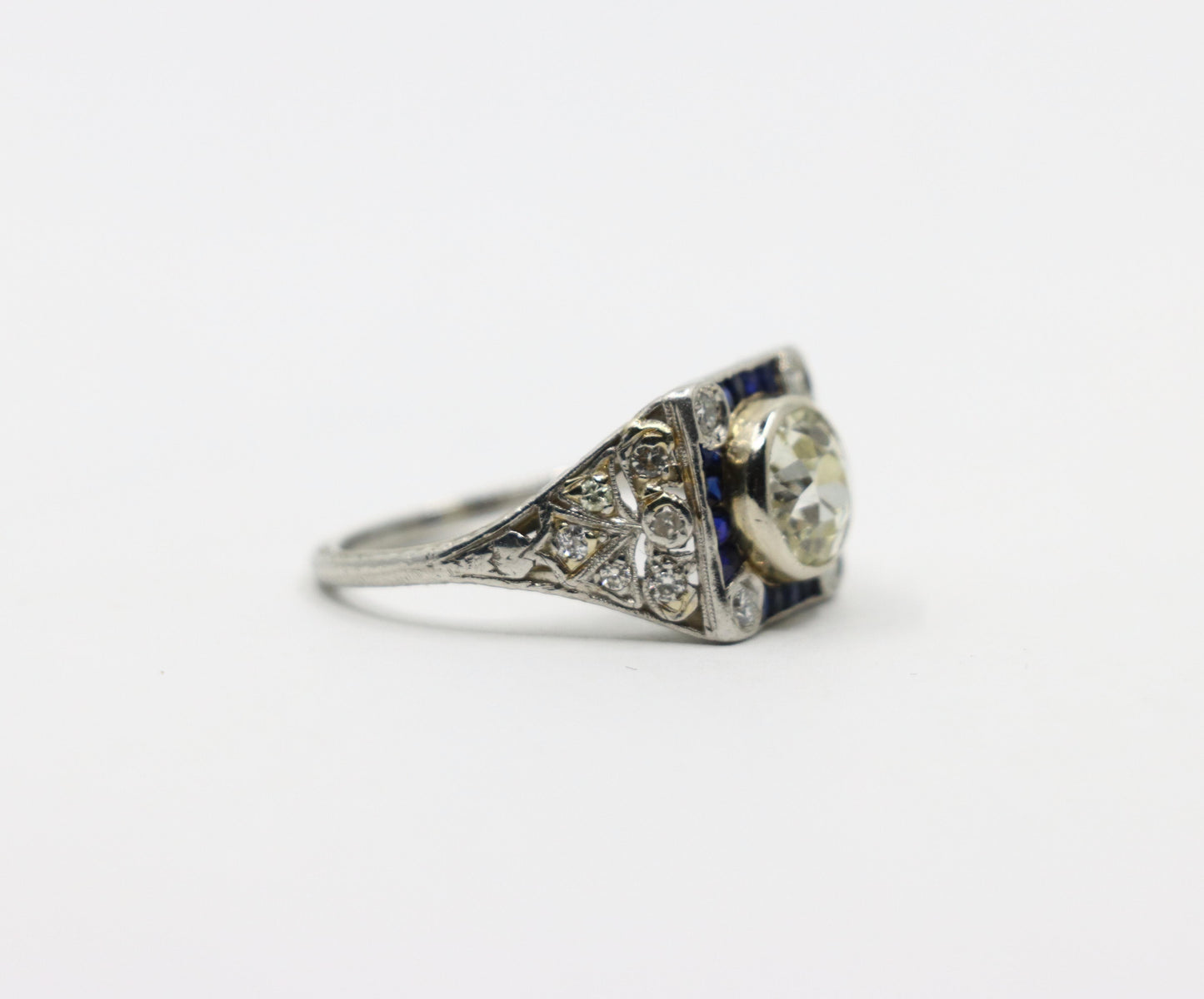 Art Deco 1.5 Carat Diamond Platinum Ring