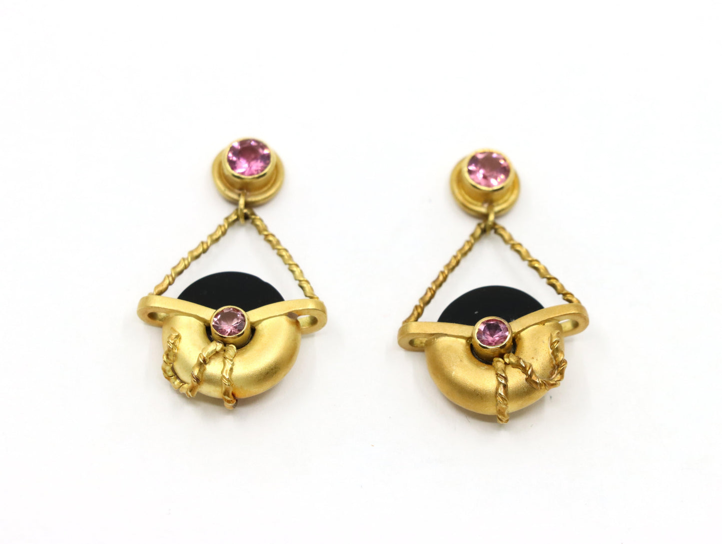 Vintage 18K Gold Tourmaline Onyx Earring