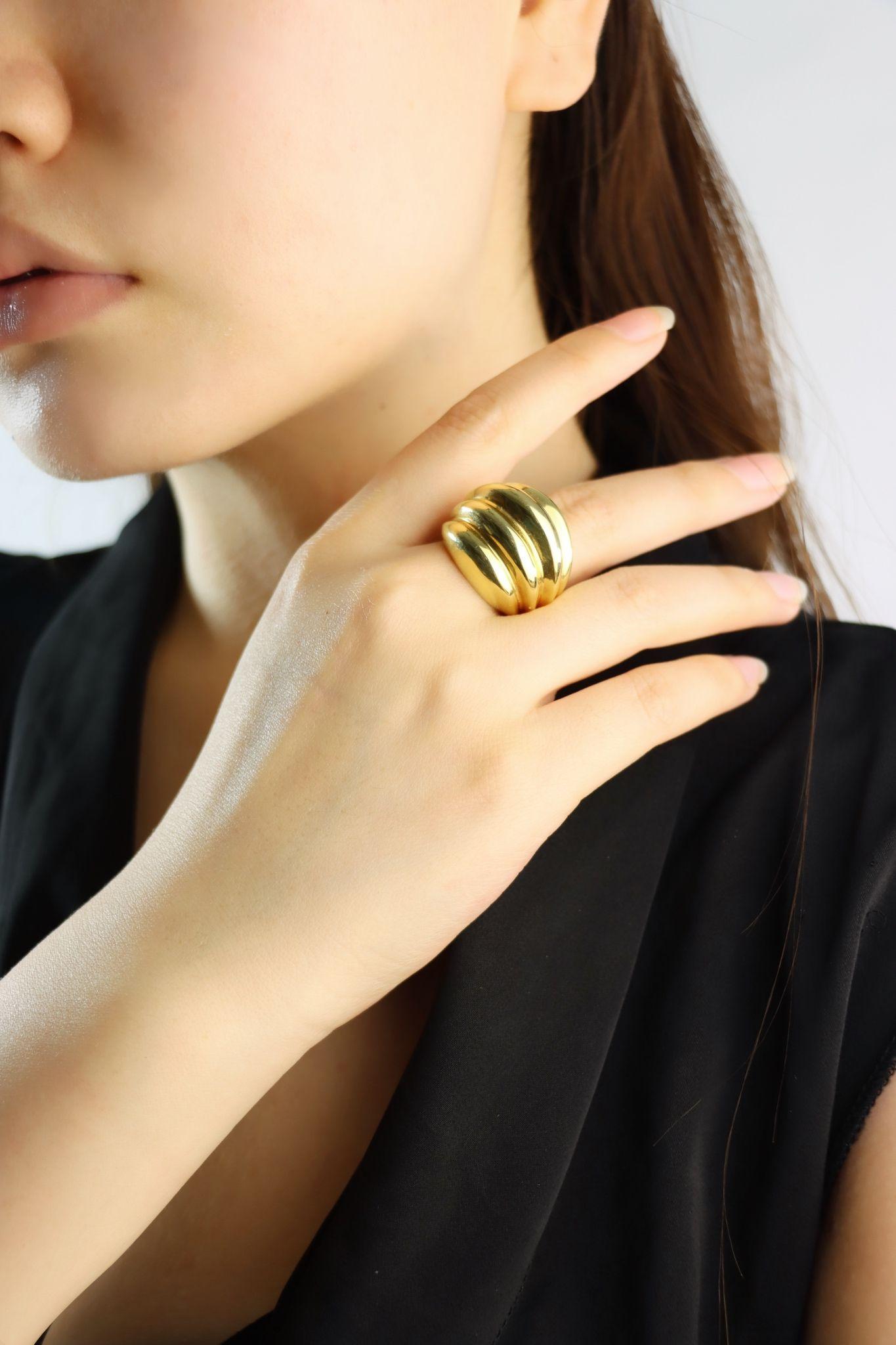 Vintage 18K Gold Wave Ring