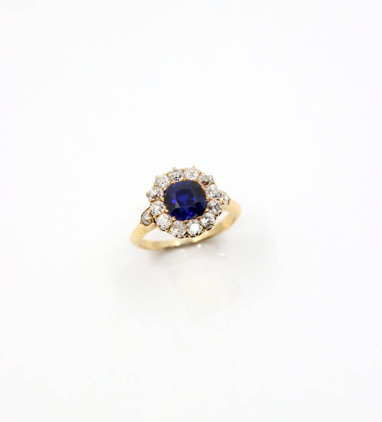 Vintage 18K Gold Diamond Sapphire Ring
