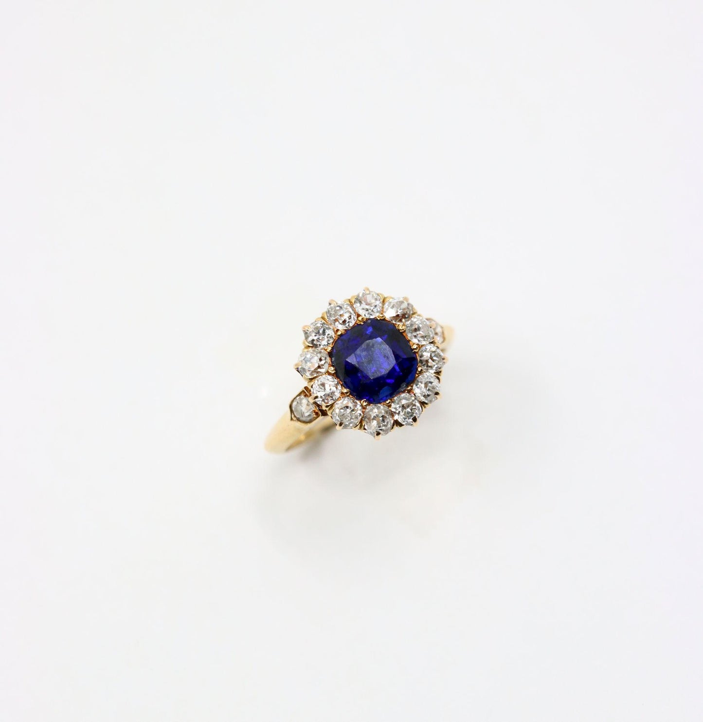 Vintage 18K Gold Diamond Sapphire Ring