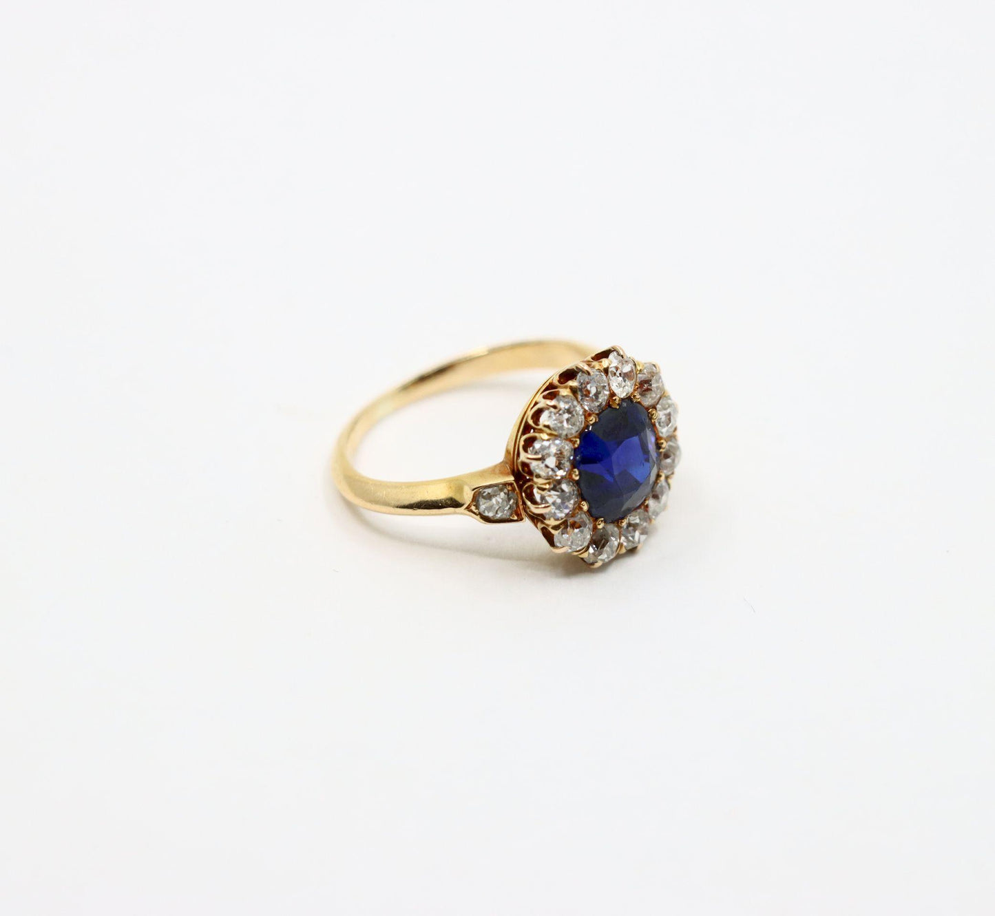Vintage 18K Gold Diamond Sapphire Ring