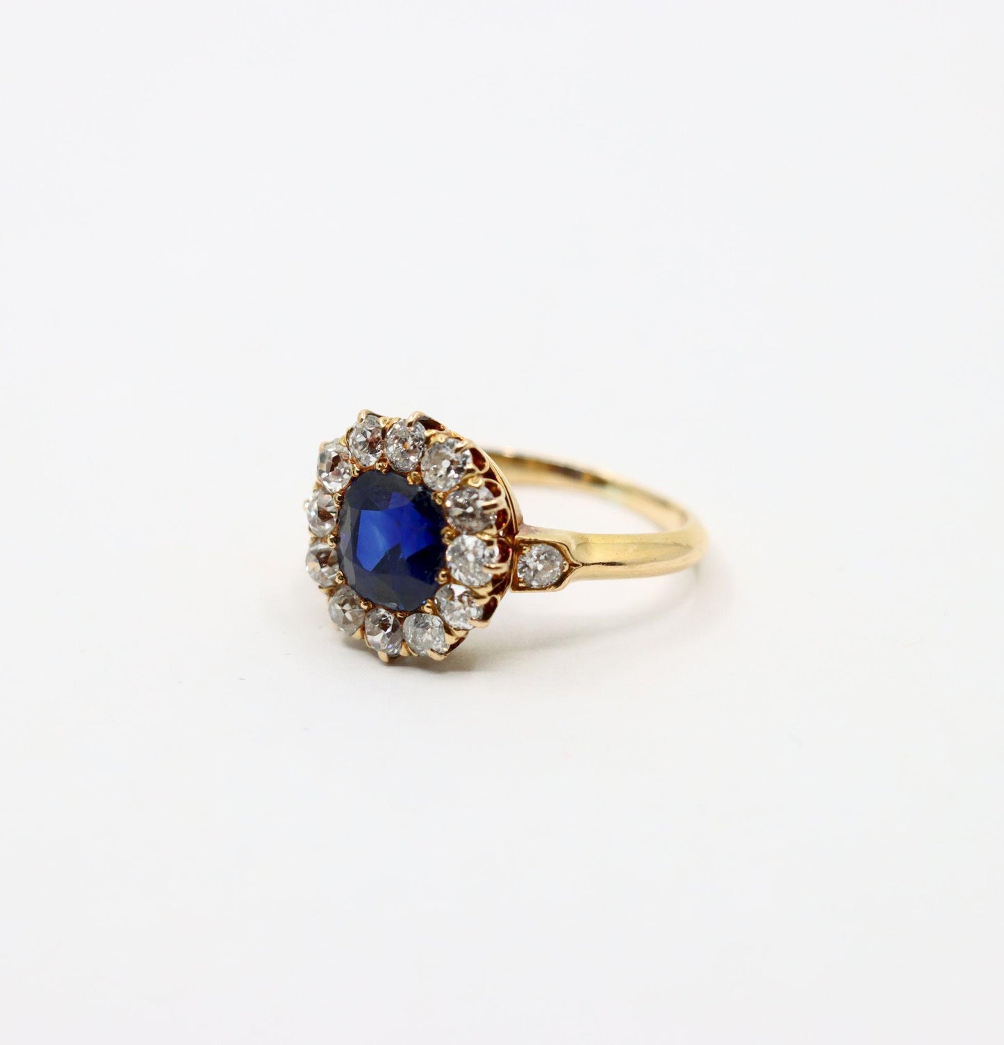 Vintage 18K Gold Diamond Sapphire Ring