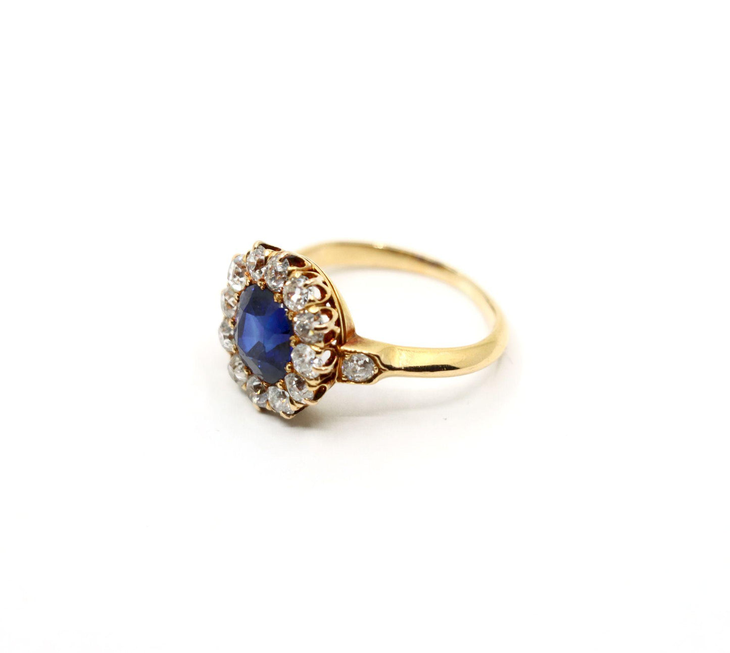 Vintage 18K Gold Diamond Sapphire Ring